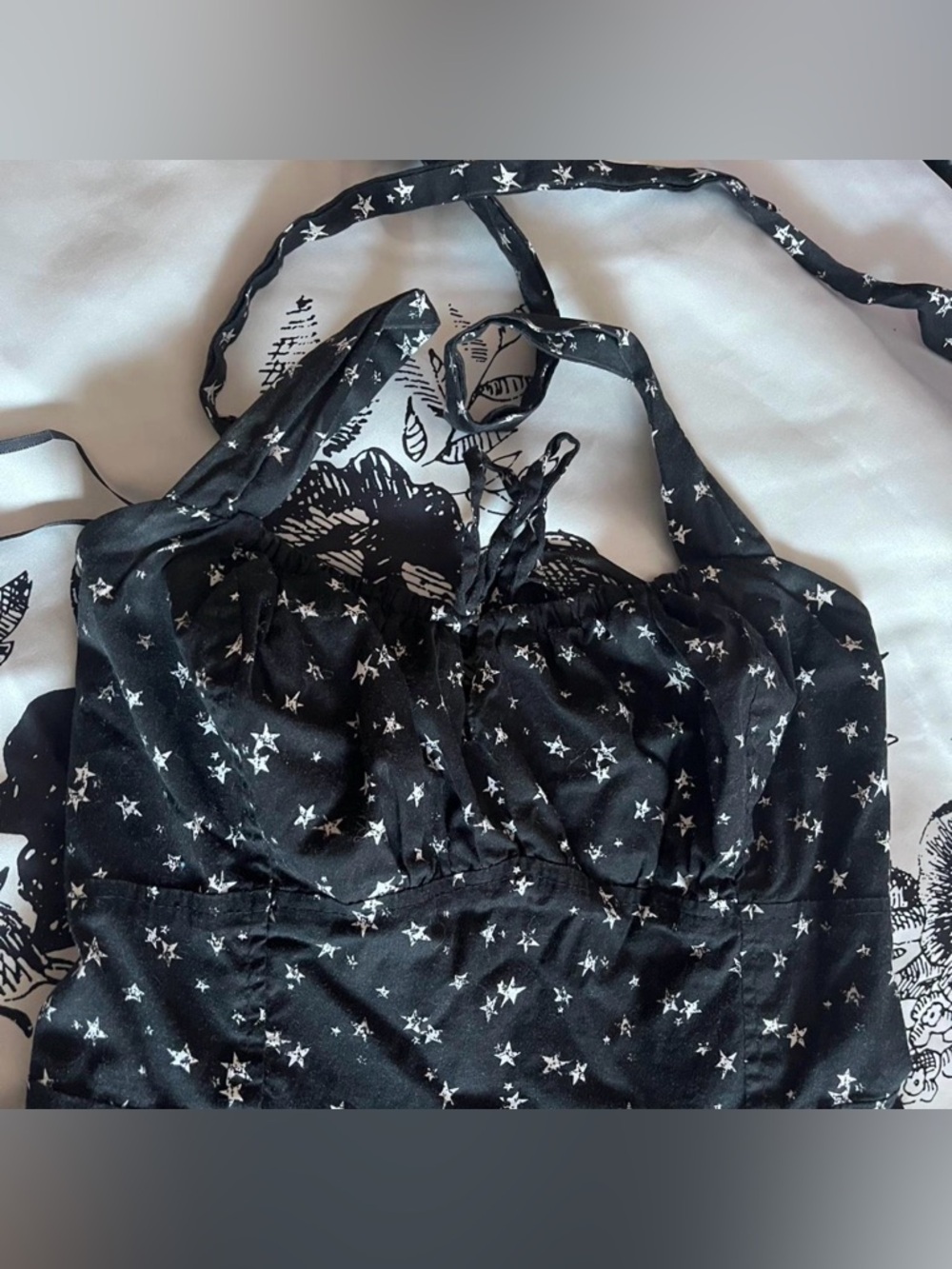 Hot Topic midi dress covered in an all-over star print - Picture 4 of 8